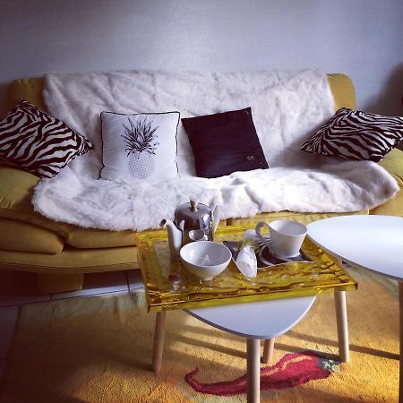Chambre D'Hotes The Yellow Cube 오비에르 외부 사진