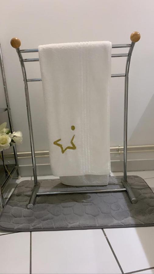 Chambre D'Hotes The Yellow Cube 오비에르 외부 사진
